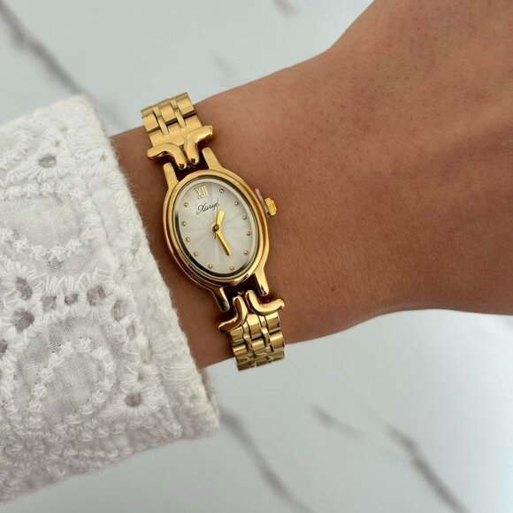 American Vintage Accessories - Sku0468 Retro Gold White dial Women Fashion Oval Watch Stainless steel +gift bag
